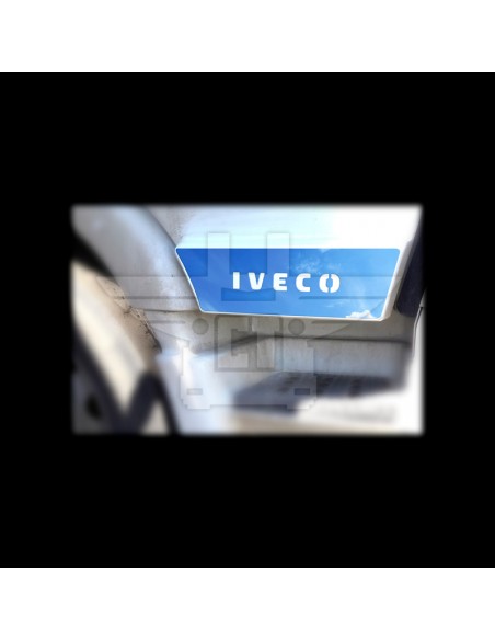 Embellecedor lateral cabina logo IVECO (2 unidades) | IVECO UNIVERSAL
