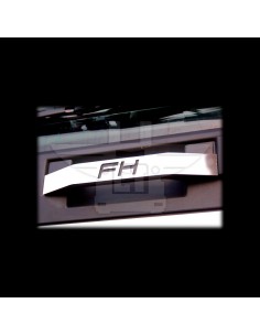 Embellecedor manetas frontal calandra “FH” (2 uds) | VOLVO FH4